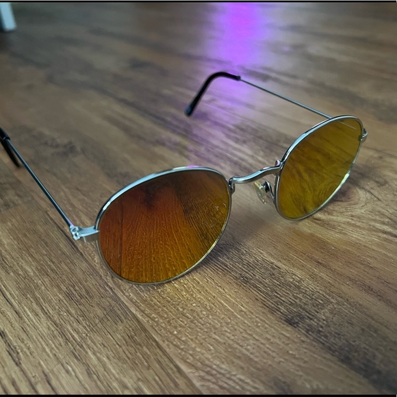 Red tinted sunglasses - Picture 5 of 12